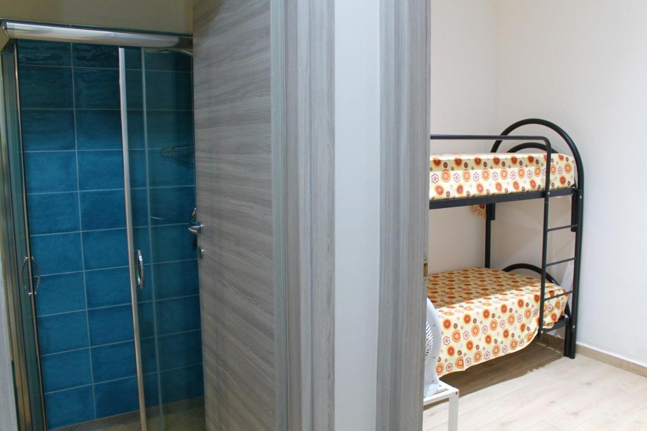 Casa Vacanze Natali-Stella 切萨雷奥港 外观 照片